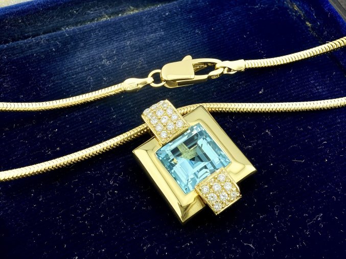 Zlatý Náhrdelník s Topazem a Diamanty