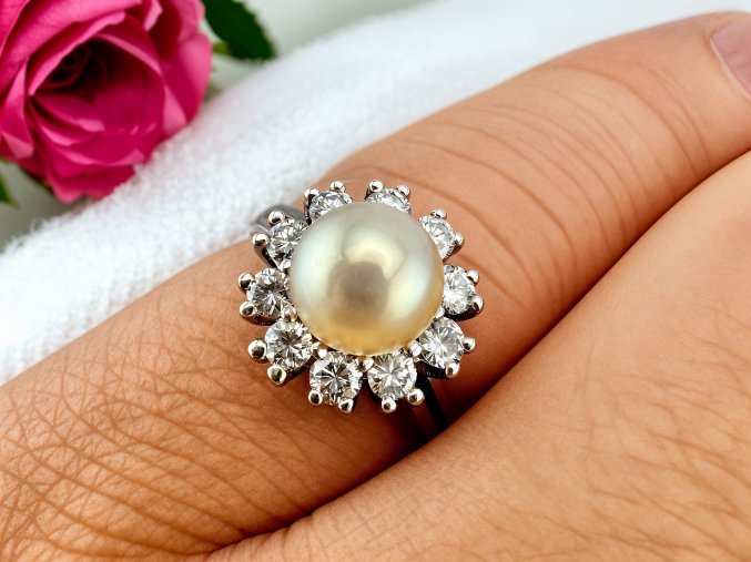 Zásnubní Zlatý Prsten s Vynikající Perlou a Diamanty
