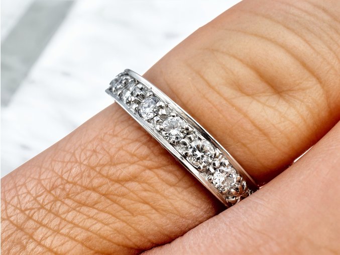 Zlatý Pamětní Prsten s Diamanty