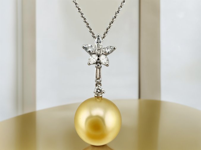 Zlatý Náhrdelník se Zlatou Perlou a Diamanty