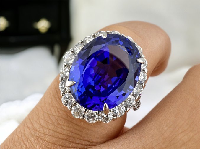 Halo Prsten s Investičním Tanzanitem AAA+ a Diamanty