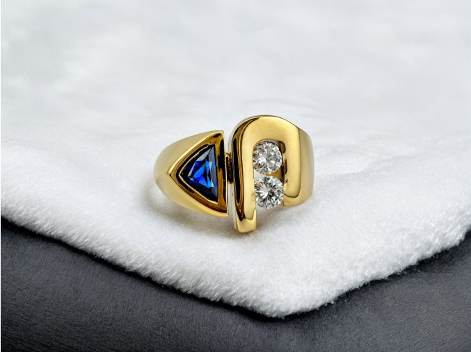 Designový Zlatý Prsten se Safírem a Diamanty