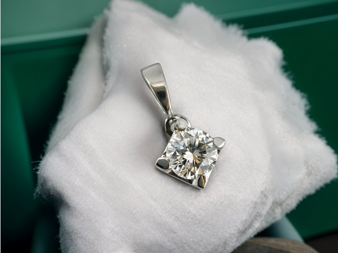 Zlatý Přívěsek s Diamantem