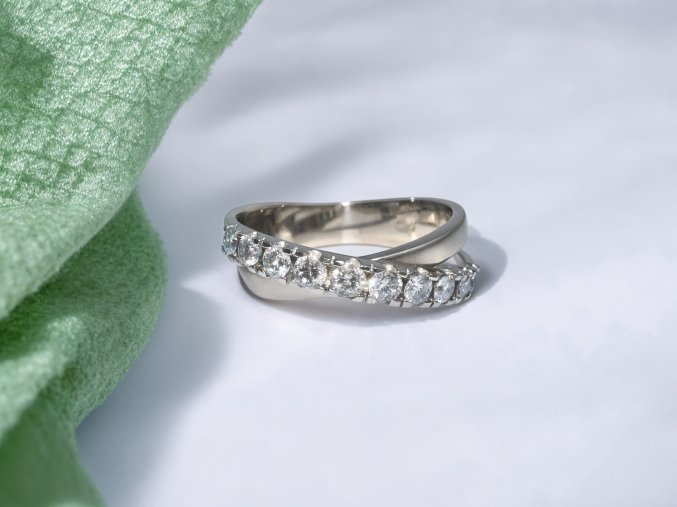 Zlatý Překřížený Prsten s Diamanty  14k. zlato, Diamanty celkem 0,43ct. H/VSI