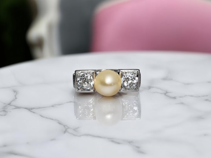 Antik Platinový Prsten Trilogie s Perlou a Diamanty