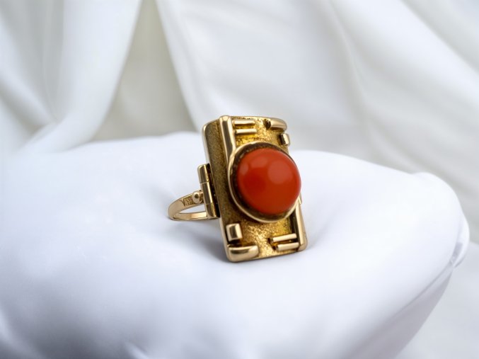 Art Deco Zlatý Prsten s Mořským Korálem
