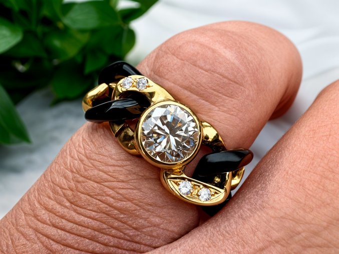 Luxusní Pancéřový Zlatý Prsten s Diamanty a Onyxem