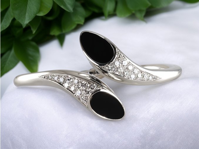 Zlatý Náramek s Diamanty a Onyxem