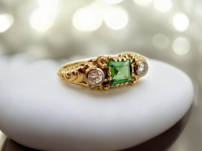 Starožitný Zlatý Prsten s Turmalínem a Diamanty