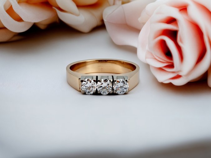 Starožitný Sovětský Zlatý Prsten s Diamanty