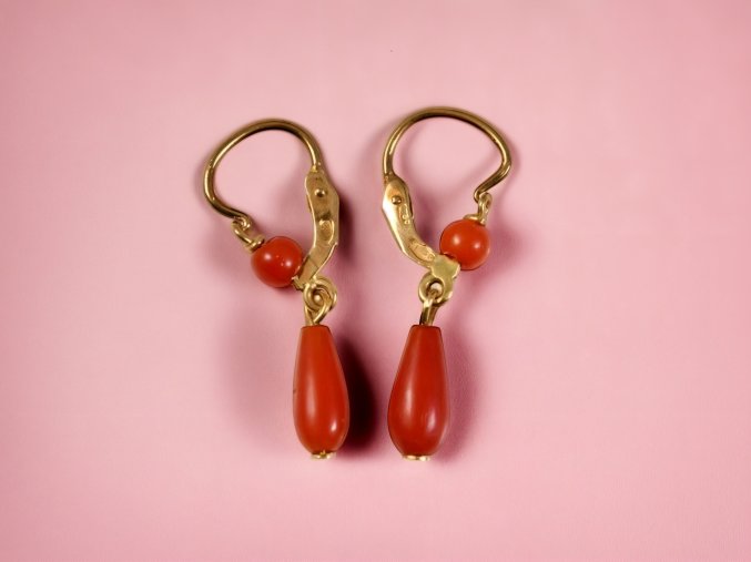 Starožitné Zlaté Náušnice s Mořskými Korály