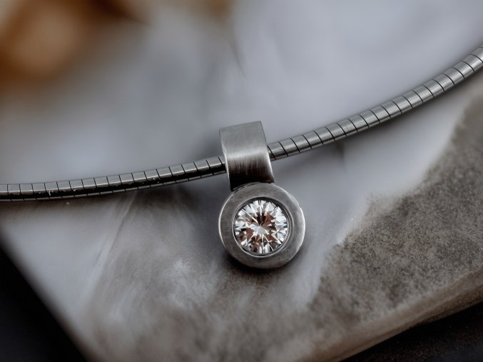 Zlatý Náhrdelník s Diamantem