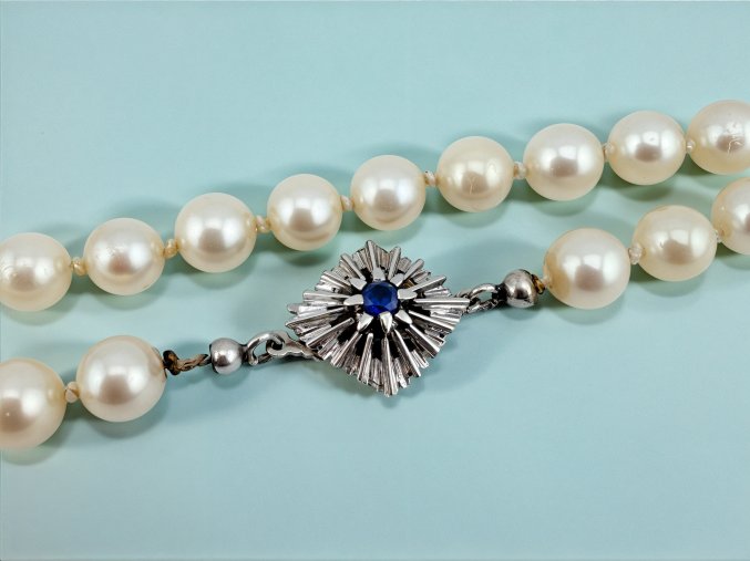 Perlový Náhrdelník se Zlatou Sponou se Safírem