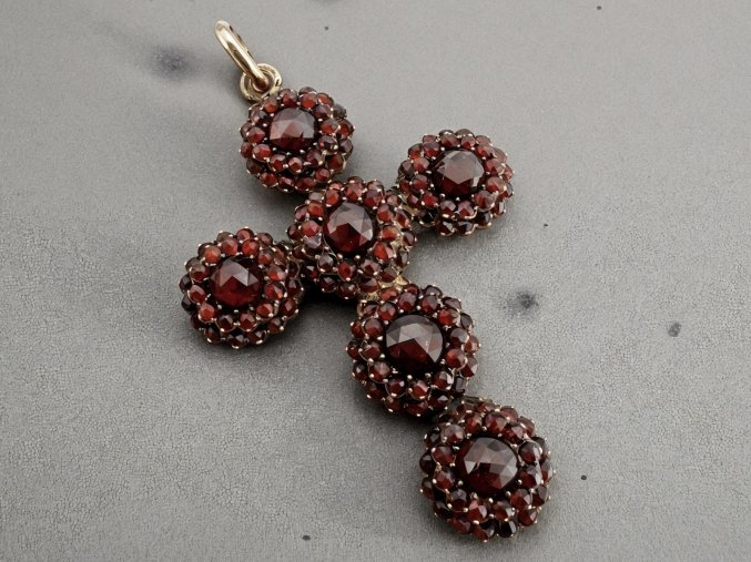 Biedermeier Stříbrný Přívěs Kříž s Českými Granáty