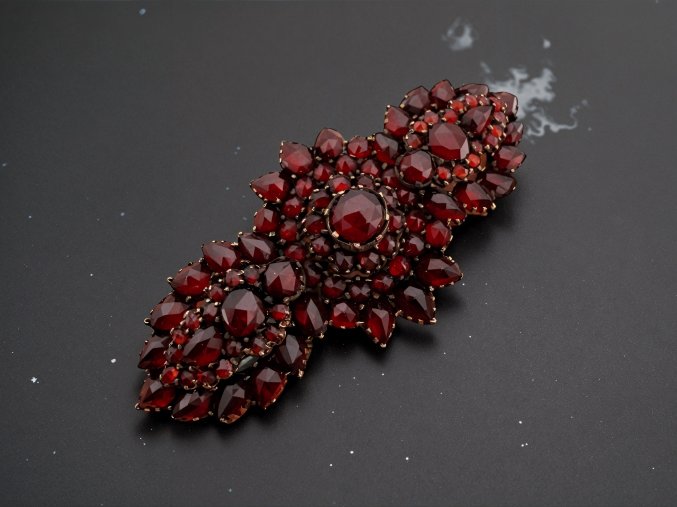 Biedermeier Tombaková Brož s Českými Granáty