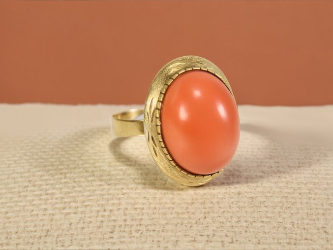 Starožitný Zlatý Prsten s Kvalitním Korálem