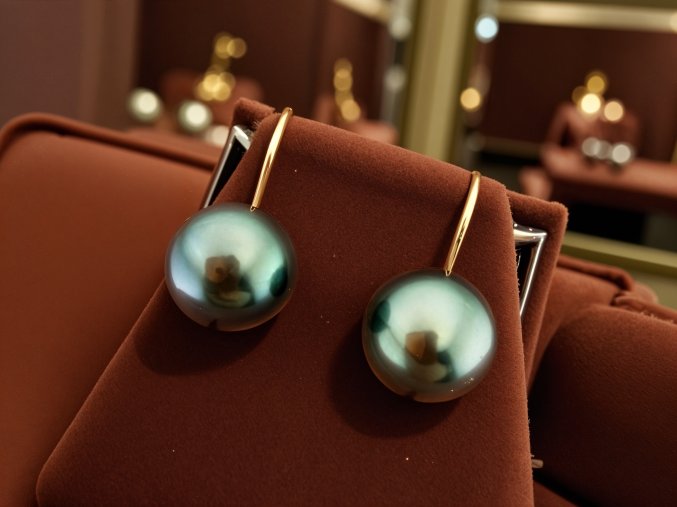 Zlaté Klasické Náušnice s Kvalitními Tahitskými Perlami