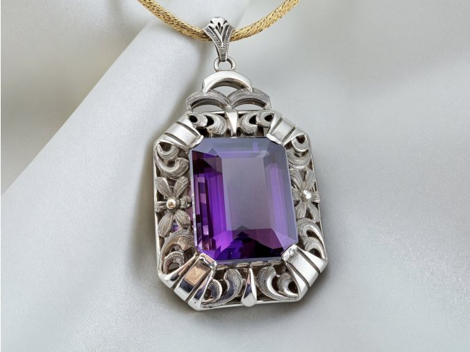 Starožitný Stříbrný Přívěs s Velkým Ametystem