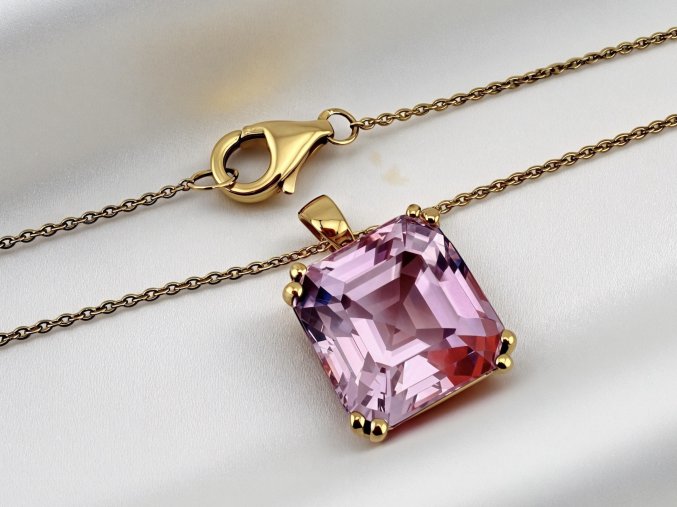 Zlatý Náhrdelník s Kunzitem