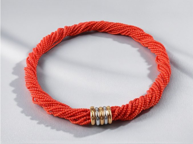 Luxusní Víceřadý Korálový Náhrdelník se Zlatou Sponou