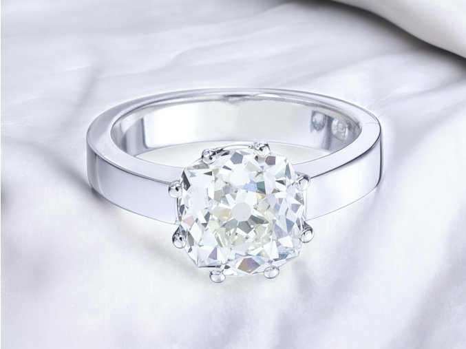 Antik Prsten se Solitérním Diamantem