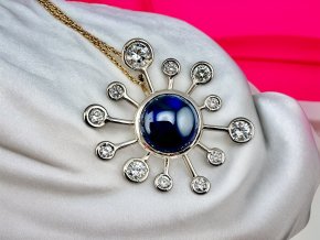 Zlatý Přívěsek ¨Galaktika¨ se Safírem a Diamanty