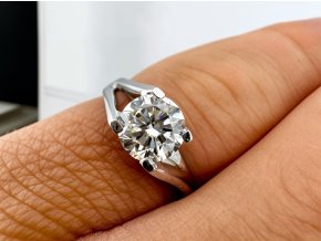 Zlatý Zásnubní Prsten s Vynikajícím Investičním Karátovým Diamantem