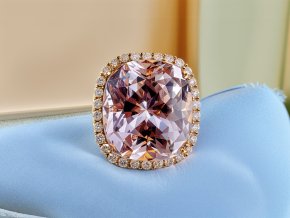 Halo Zlatý Prsten s Kunzitem a Diamanty