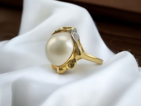 Starožitný Zlatý Prsten s Mabé Perlou a Diamanty