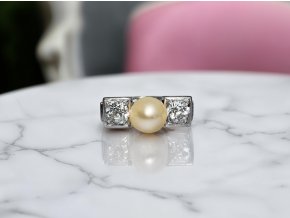 Antik Platinový Prsten Trilogie s Perlou a Diamanty