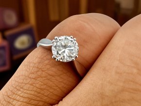 Zlatý Zásnubní Prsten s Kvalitním Solitérním Diamantem