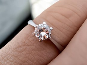 Zlatý Zásnubní Prsten s Kvalitním Briliantem