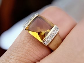 Zlatý Prsten s Citrínem a Malými Diamanty