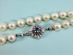 Perlový Náhrdelník se Zlatou Sponou se Safírem