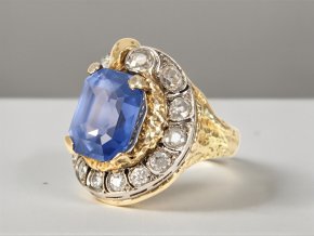 Historický Muzejní Zlatý Prsten s Krásným Cejlonským Safírem