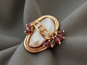 Designový Zlatý Prsten s Perlou, Rubíny a Diamanty