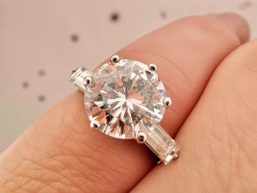 Zlatý Zásnubní Prsten s Dvoukarátovým Diamantem