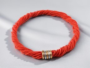 Luxusní Víceřadý Korálový Náhrdelník se Zlatou Sponou