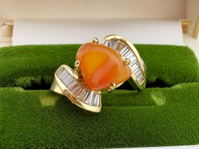 Zlatý Prsten s Diamanty a Mexickým Opálem