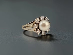 Zlatý Prsten s Diamanty a Perlou