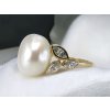 Zlatý Prsten s Mořskou Perlou a Diamanty