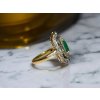 Starožitný Prsten s Neošetřeným Smaragdem a Diamanty