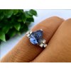 Zlatý Prsten s Neupraveným Cejlonským Safírem a Diamanty
