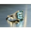 Zlatý Prsten s Vynikajícím Akvamarínem a Diamanty
