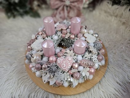 Adventný veniec s perníkovými srdiečkami 30cm