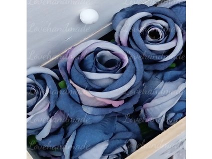 umela ruza modra photo title