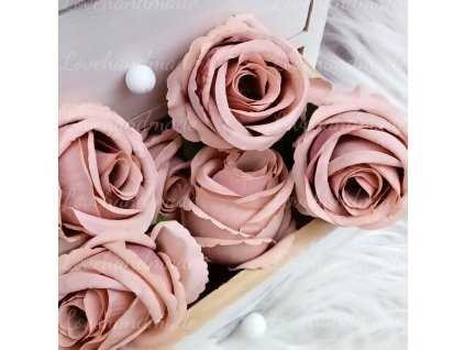 umela ruza staroruzova photo title