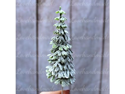 stromcek zapich zasnezeny