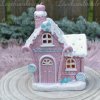 domcek z cukroviniek ruzovy led polyresin 21cm