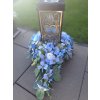 Kvetinový aranžmán bledomodrý so solárnym kahancom60cm